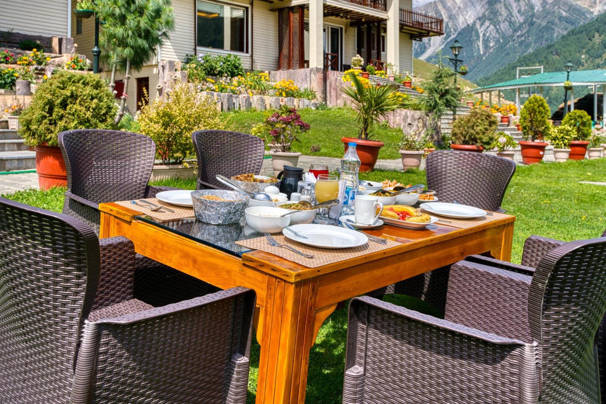 Golden Meadows Hotels & Resorts Sonamarg Exterior photo