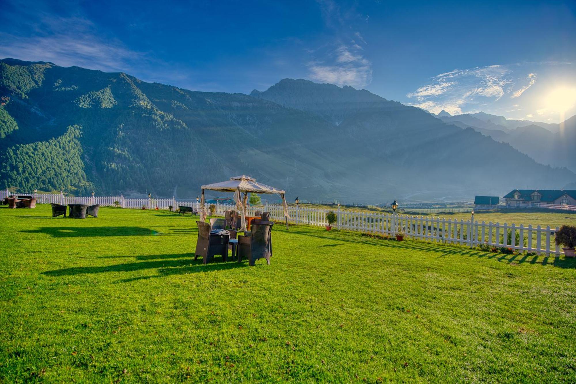 Golden Meadows Hotels & Resorts Sonamarg Exterior photo